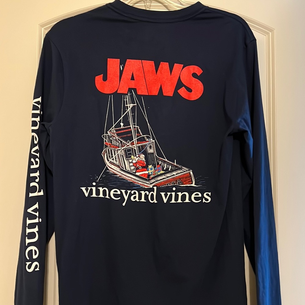 Mens XS Vineyard Vines long sleeve Jaws edition navy blue. NWT